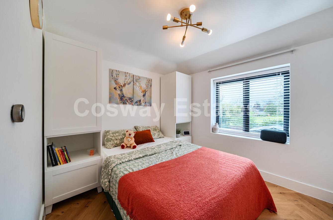 Featherstone Road, Mill Hill, NW7, London